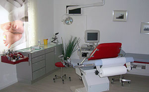 Unser Behandlungszimmer mit Ultraschall